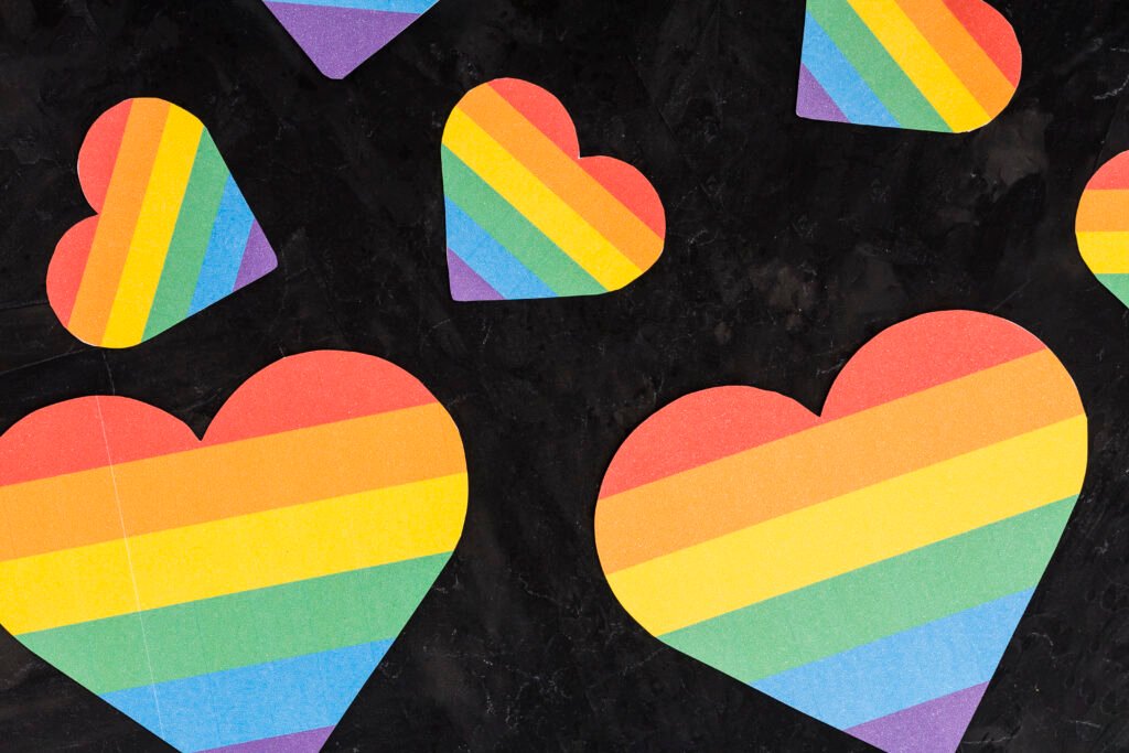 corazones arcoíris de diferentes tamaños